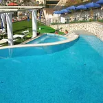 Weber Ambassador Szálloda Capri