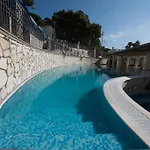 Weber Ambassador 4* Κάπρι