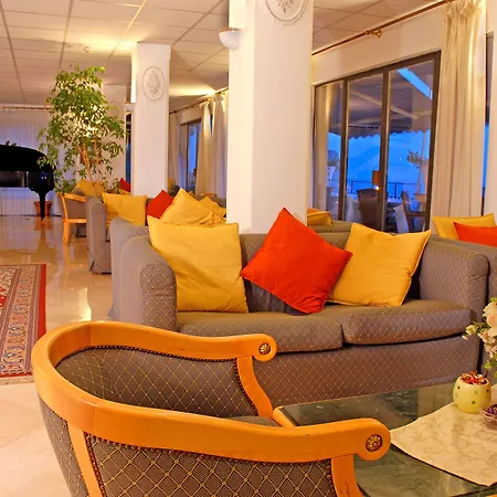 Weber Ambassador 4* Capri