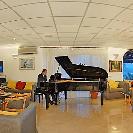 Weber Ambassador Hotell Capri