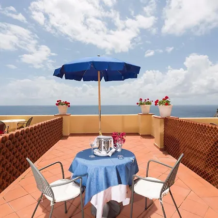 Weber Ambassador 4* Capri