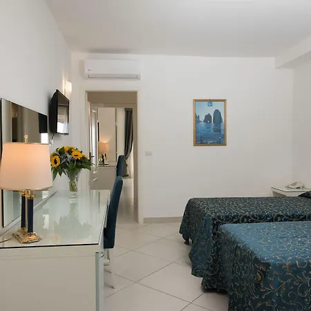 Weber Ambassador 4* Capri