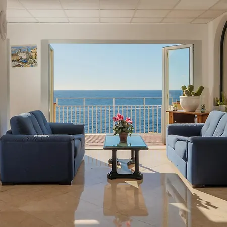 Weber Ambassador Otel