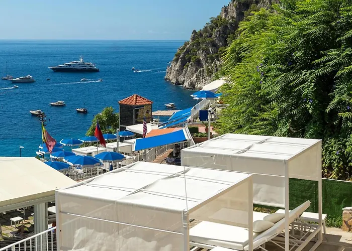 Weber Ambassador Hotel