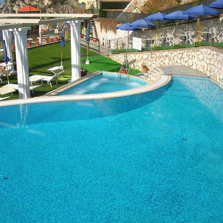 Weber Ambassador Otel Capri