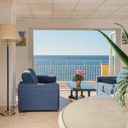 Weber Ambassador 4* Capri